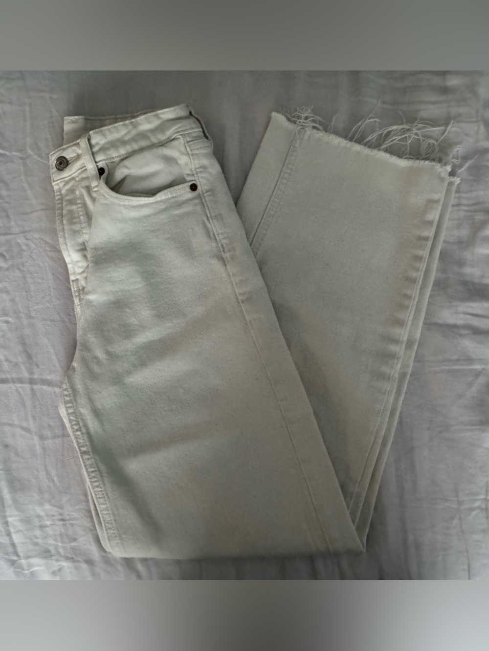 Old Navy White Straight-Leg Women’s Jeans with Raw Hem
